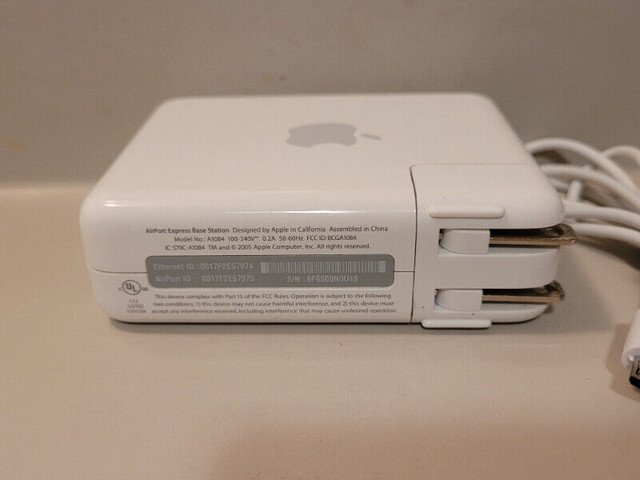 Apple A1084 Portable Wireless Airport Express Base Station in Other in Oshawa / Durham Region - Image 3
