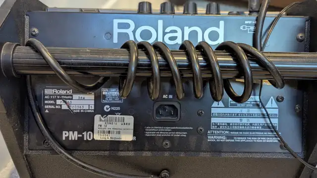 Yamaha Electronic Drumset c/w Roland amplifier in Drums & Percussion in Calgary - Image 4