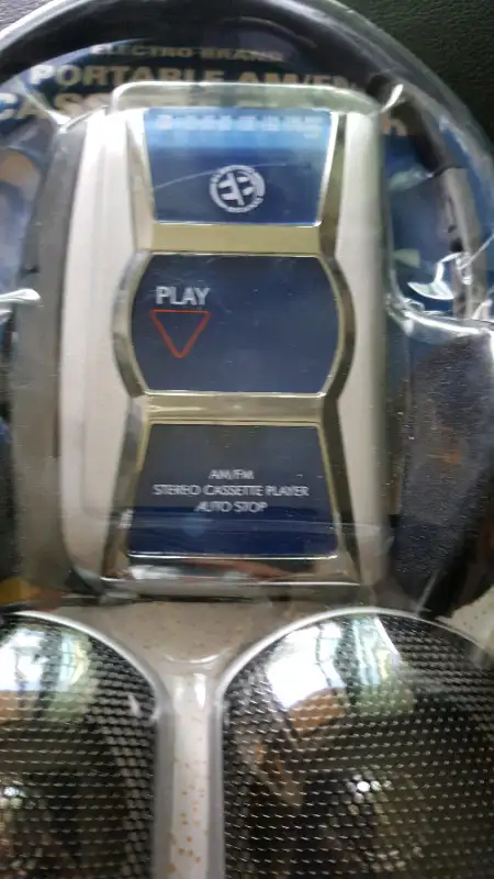  Electro Brand AM/FM cassette player +   h.phone + 2 speakers  in Stereo Systems & Home Theatre in Markham / York Region - Image 4