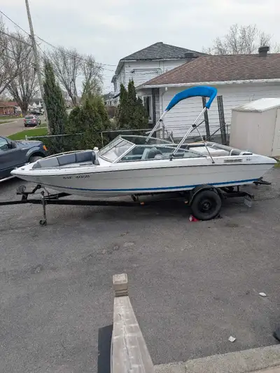I am selling my boat in great shape it's a 1990 fourwinss freedom 17 with a omc ford 2.3. New floor...