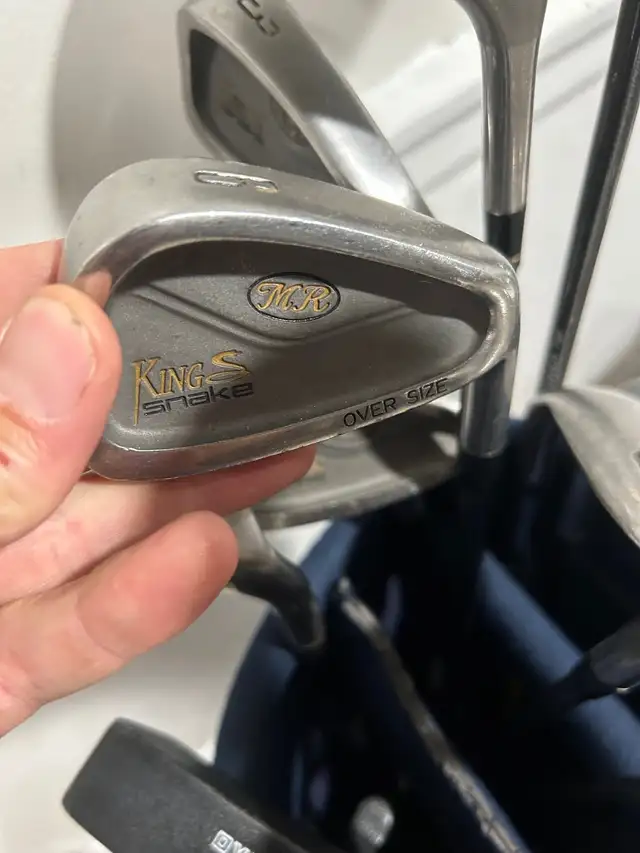 men’s right handed golf set and bag  in Golf in Guelph - Image 3