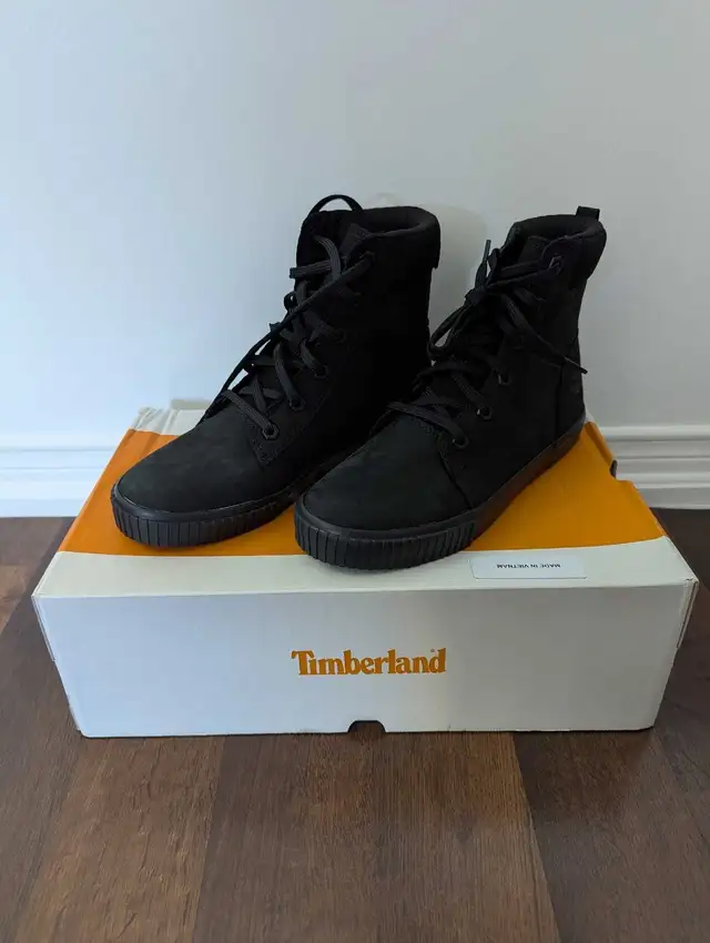 Timberland Skyla Bay 6" In Boot Black Nubuck Women's Size 8.5 in Women's - Shoes in Mississauga / Peel Region - Image 2