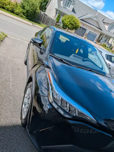 2022 Toyota C-HR LE FWD – Excellent Condition + Bonus Tires! UNIQUE DEAL. WE OFFER 4 WINTER TIRES WE...
