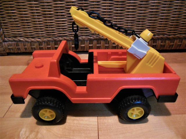 COMPLETE FISHER PRICE VINTAGE HUSKY HELPERS TOW TRUCK SET 316 in Toys & Games in Stratford - Image 3