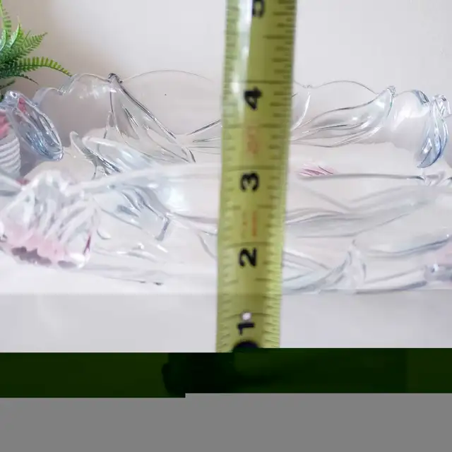 Vintage  Mikasa Tivoli Crystal Pink Tulips Large Flower Divided  in Home Décor & Accents in Ottawa - Image 8