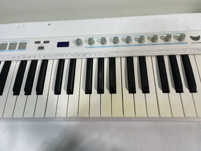 CME U-Key Controller in Pianos & Keyboards in City of Montréal - Image 4