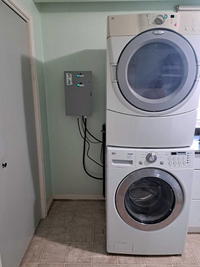 Landlord, no tax-free delivery. Pay box timer., Washer dryers. in Other in Victoria