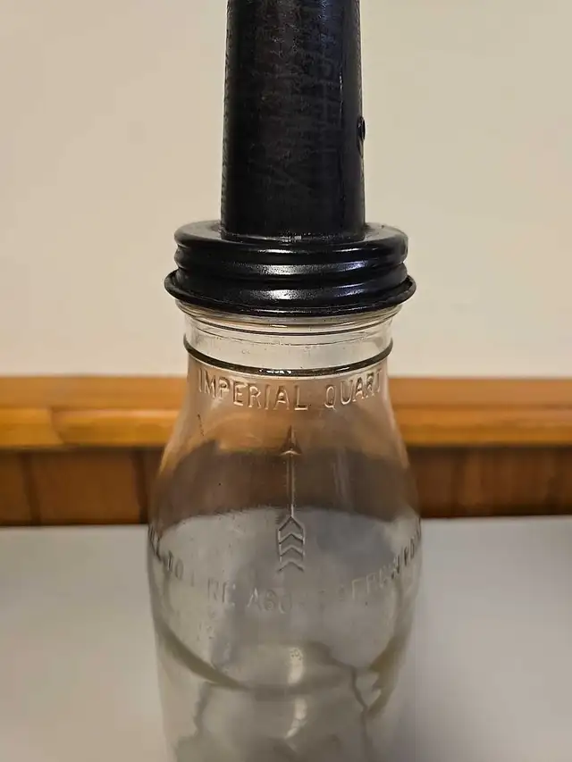 Imperial Quart Motor Oil Bottle Antique Gas & Oil in Arts & Collectibles in St. Catharines - Image 3