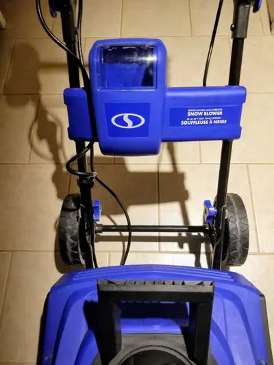 SNOJOE BATTERY RUN SNOWBLOWER, View more