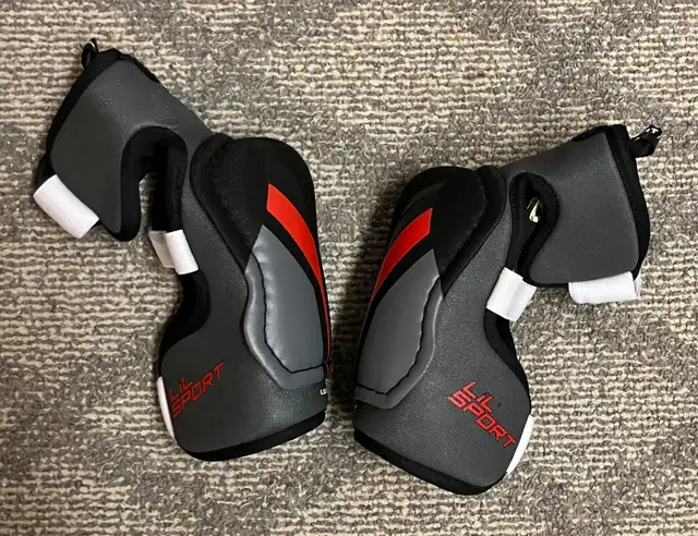 Men’s skates & elbow pads in Skates & Blades in Sudbury - Image 5