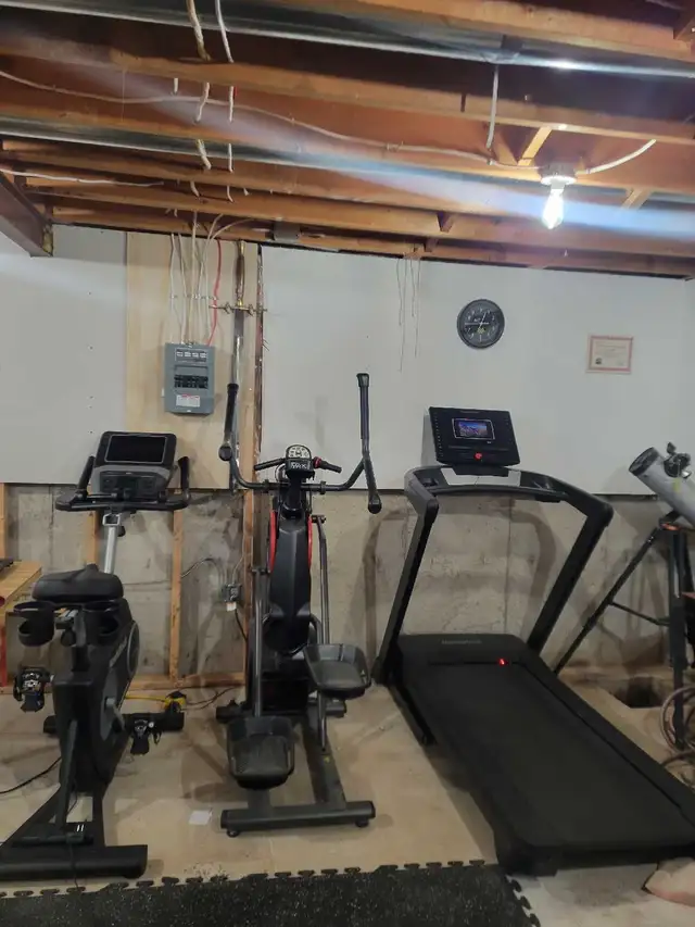 room for rent working females preffered in Short Term Rentals in Ottawa - Image 7