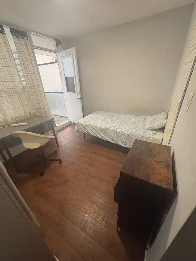 furnished private room for rent  in Room Rentals & Roommates in City of Toronto - Image 2