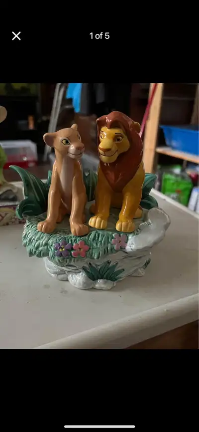 Simba and Nala musical figurine. No chips or cracks and music works perfectly. Asking $65. Pick up i...