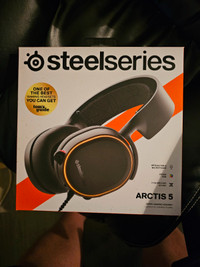 Arctis 5 SteelSeries headset - Unopened - PC/PS5/PS4