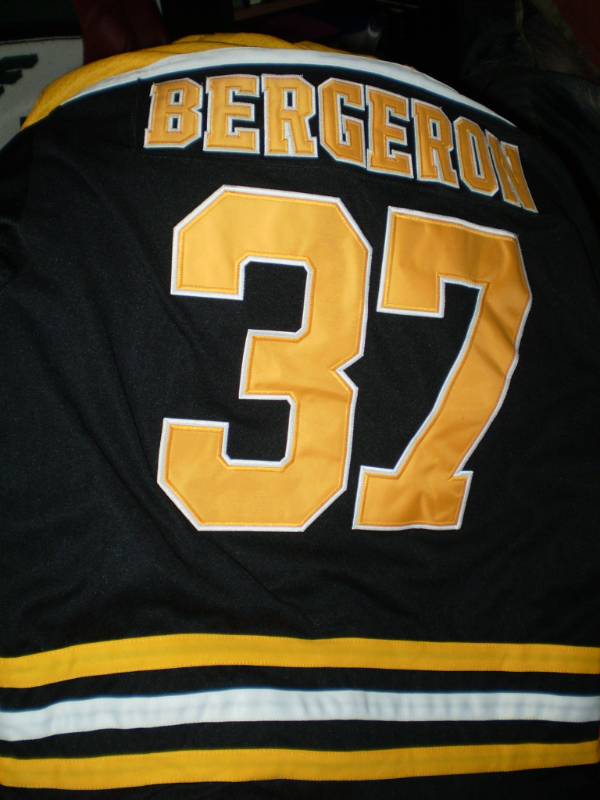 PLUSIEURS  CHANDAILS DE COLLECTIONNEUR LNH NEUFS in Hockey in Drummondville - Image 4