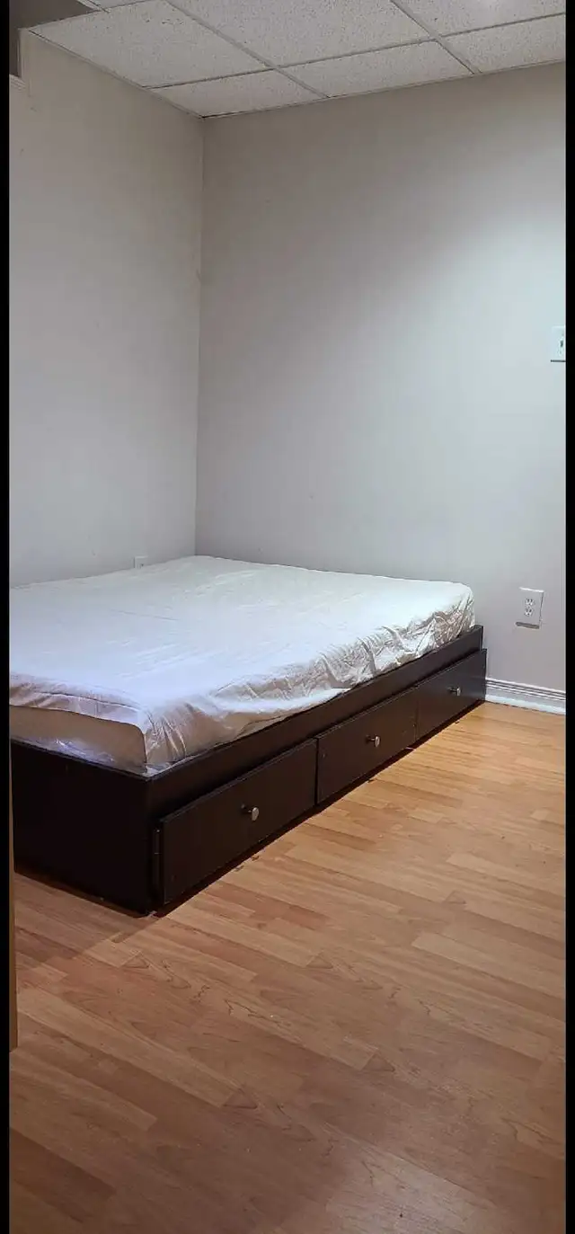 Private Room Available near to Durham College and UOIT in Long Term Rentals in Oshawa / Durham Region - Image 5
