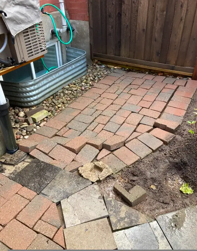 Custom Interlock Art For Flat Surfaces or Walls in Interlock, Paving & Driveways in Markham / York Region - Image 13