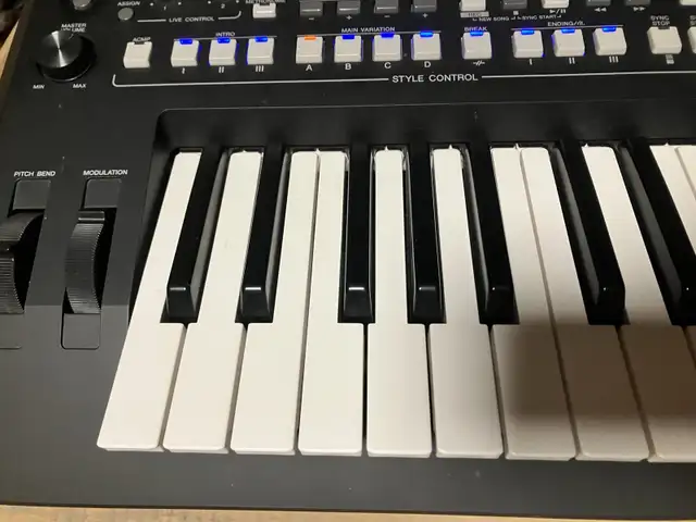 Yamaha PSR-SX600 keyboard piano in Pianos & Keyboards in Longueuil / South Shore - Image 6