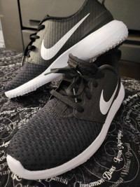 Nike Roshe JR Size 5 Golf Shoes