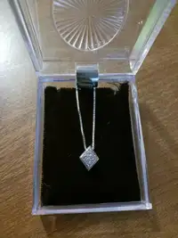 GORGEOUS DIAMOND NECKLACE-NEW!