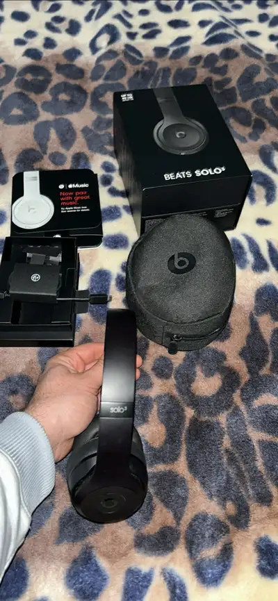 Apple Beats Solo 3 wireless headphone, View more