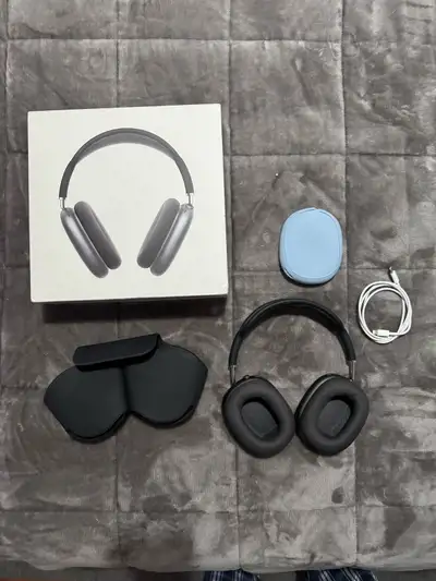 AirPods Max Gen 1 (Lightning, Space Gray), View more