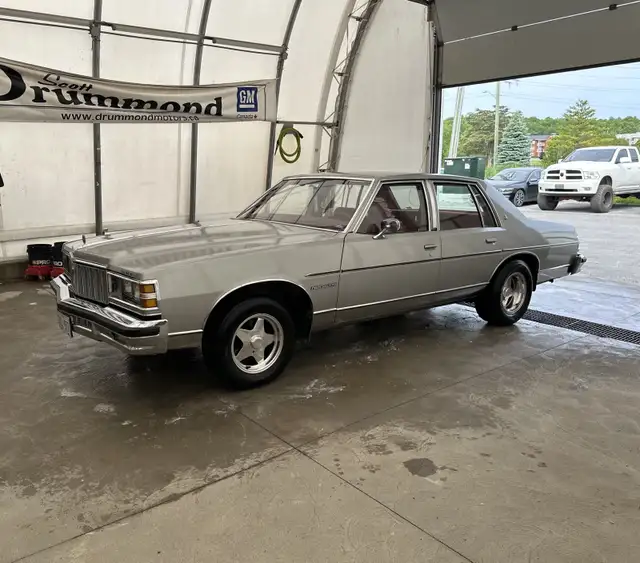 Pontiac Parisienne in Classic Cars in Muskoka - Image 5