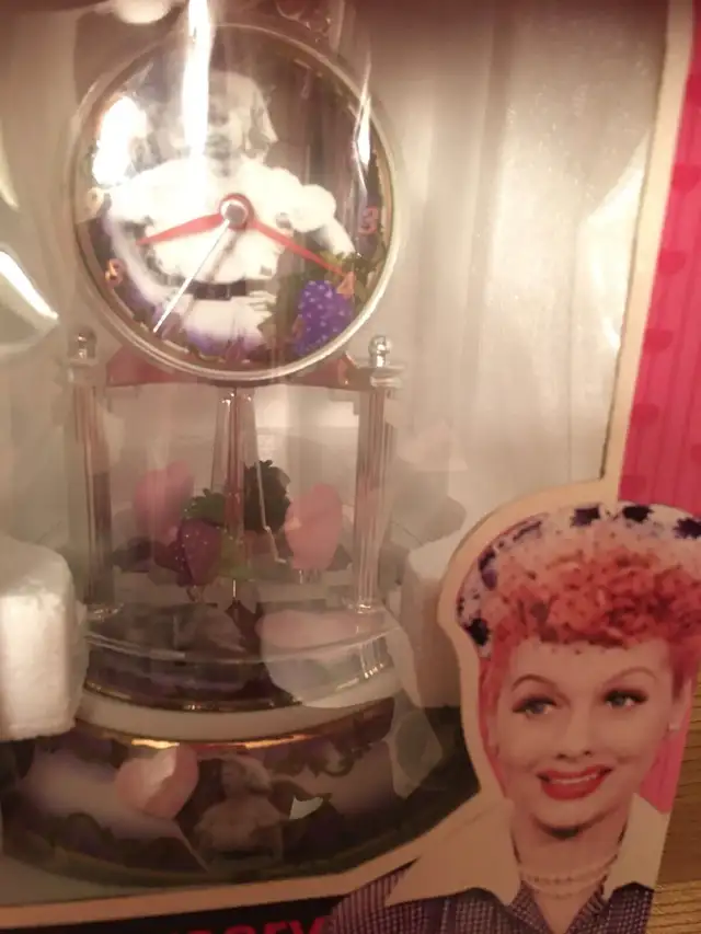 PENDULUM CLOCK-I LOVE LUCY-COLLECTABLE-NEW in Home Décor & Accents in City of Toronto - Image 3