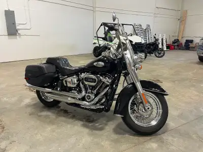 ✨ 2022 Harley-Davidson Heritage Classic ✨ Turn heads wherever you ride with this 2022 Harley-Davidso...