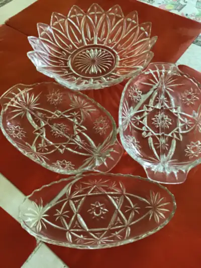 4plats en cristal  très propre maison non fumeur, View more