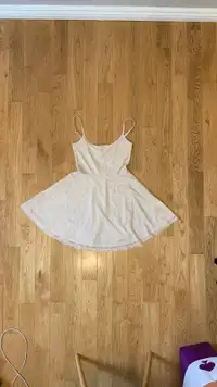 H&M (4) Off White Lace Dress