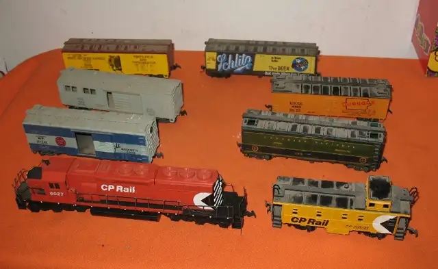 HO Scale Train CP Rail Diesel #6027 Plus 7 Rail Cars in Hobbies & Crafts in Edmonton - Image 5