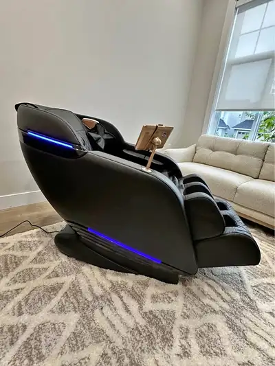 Brand new in box. Discover the perfect blend of luxury and wellness with our massage chairs. Enginee...