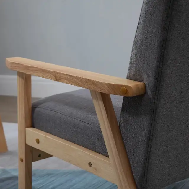 Living room chair with arms in Chairs & Recliners in Markham / York Region - Image 9