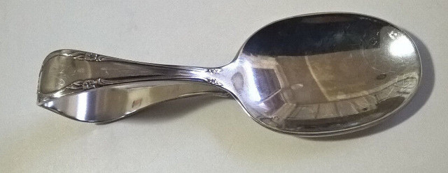 Vintage Oneida Community Baby Spoon with Finger Looped Handle in Feeding & High Chairs in Oshawa / Durham Region - Image 2