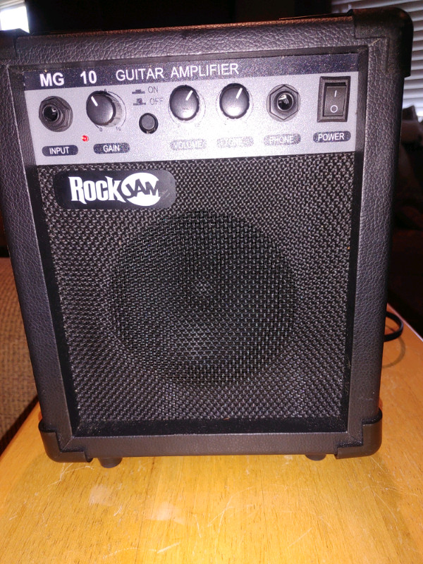 ROCKJAM Guitar Amplifier MG 10 in Guitars in London