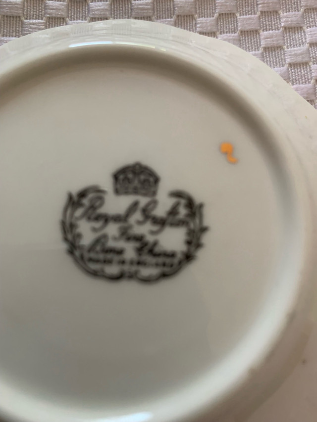 Vintage Collector small cabinet plate - 4” dia. - $15.00 in Arts & Collectibles in Oshawa / Durham Region - Image 3