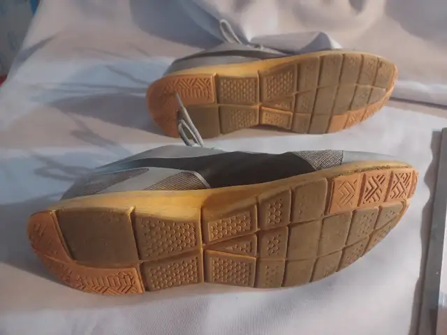 Puma men's sz 11 sneakers  in Men's Shoes in Calgary - Image 5
