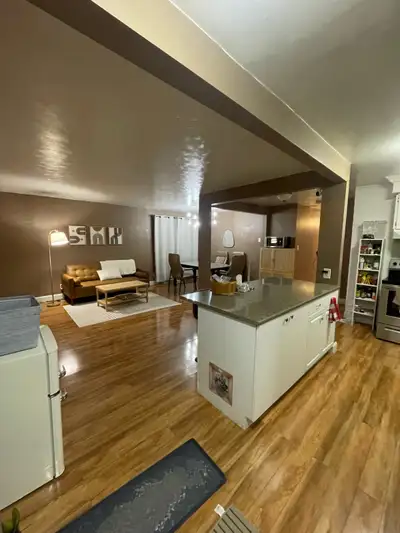 One bedroom available on Glen Forest Blvd in a elementary school, family area. Available for a three...