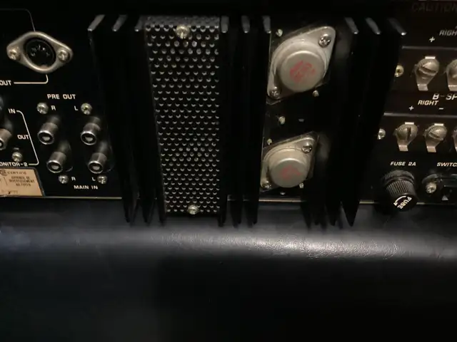 RARE VINTAGE HOLIDAY MODEL 7100 STEREO AMPLIFIER MADE IN JAPAN in Stereo Systems & Home Theatre in City of Toronto - Image 7