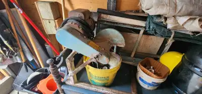 Target water masonry tile saw Works, no issues Includes stand, water tray, pump etc.