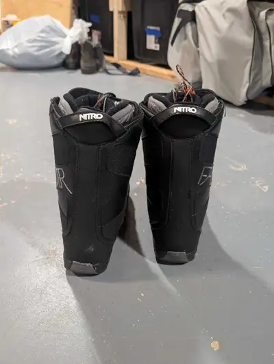 Woman's Nitro snowboard boots - 8.5w, View more