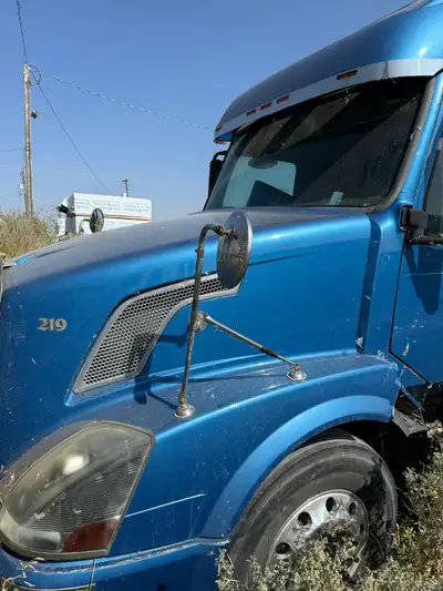 2000 Volvo VNL64T660,this truck is for parts only,