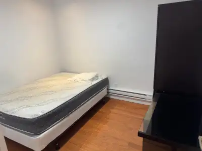 3712 av. Coloniale, Montréal, QC H2X 2Y6, Canada Property Description Video of Apartment: https://ww...