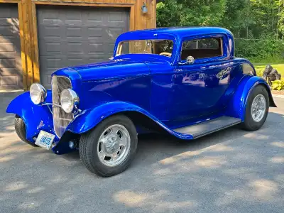 1932 Ford Coupe, 350 chevy engine, 200R overdrive transmission, Pete and Jakes chassis drop front ax...
