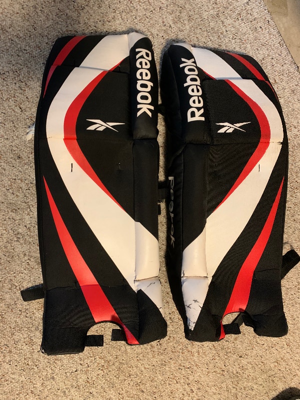 Reebok Youth Goalie Pads (27”) Set with Mask Hockey Guelph Kijiji