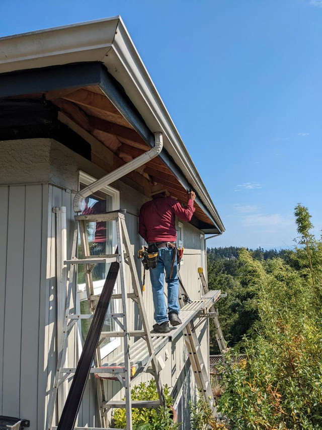 Gutter Cleaning and repair - Cowichan Valley / Duncan in Other in Cowichan Valley / Duncan - Image 2