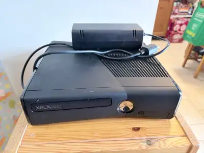 Xbox 360 FOR PARTS/NOT WORKING , View more
