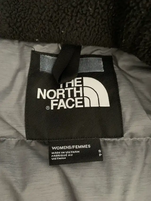 Manteau North Face pour femme (Small) in Women's - Tops & Outerwear in Trois-Rivières - Image 6