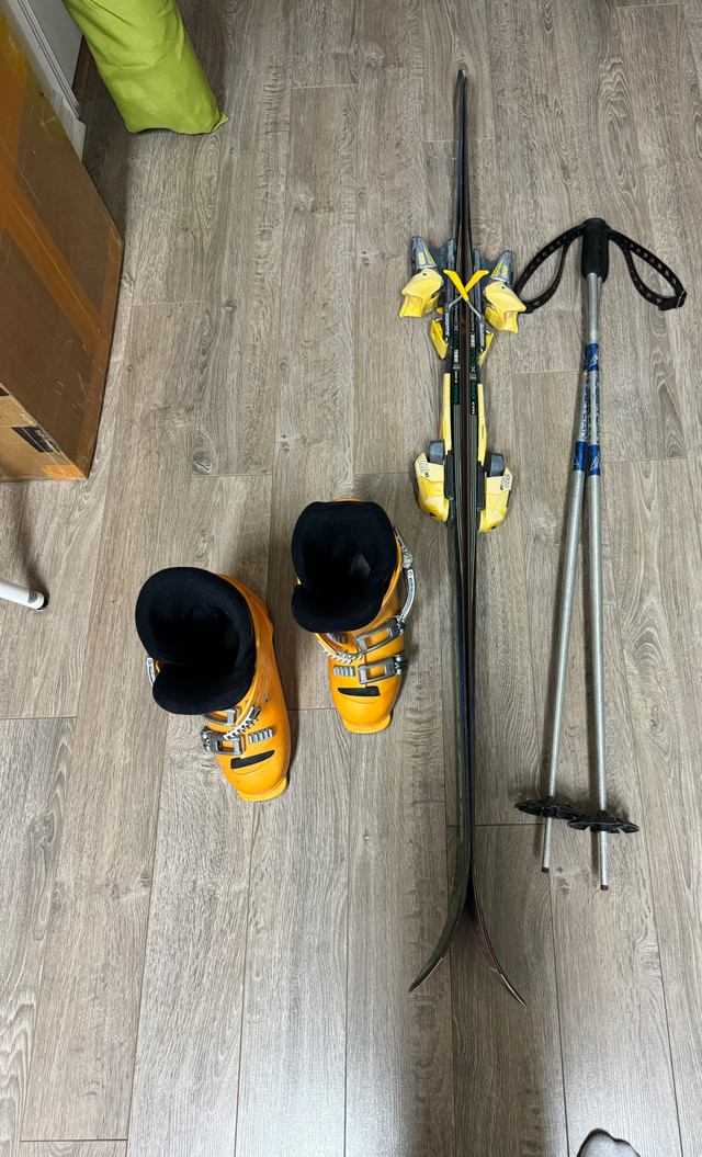 Dynastar Big Max skis 160 with Poles and Boots in Ski in Mississauga / Peel Region